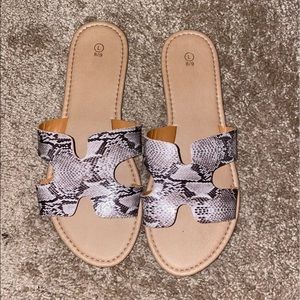 Sandles size 8/9